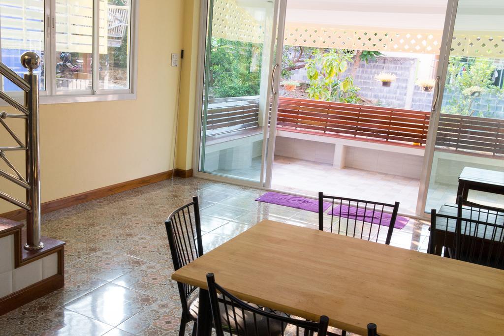 Hotel Rak Ban Kerd House Ko Sichang Zimmer foto